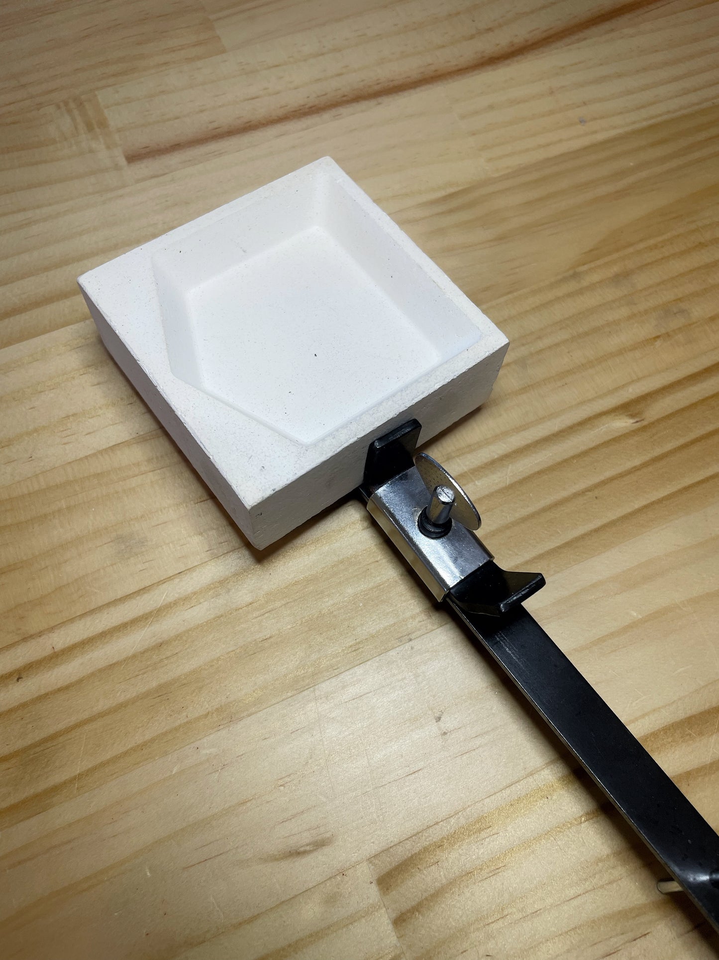 Crucible Holder for Square Crucibles