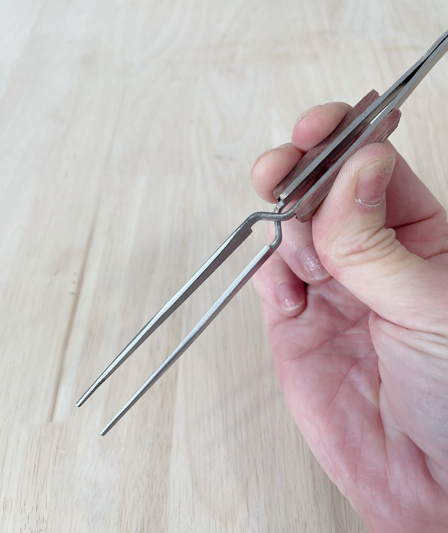 Cross Locking Tweezers