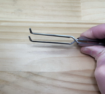 Cross Locking Tweezers
