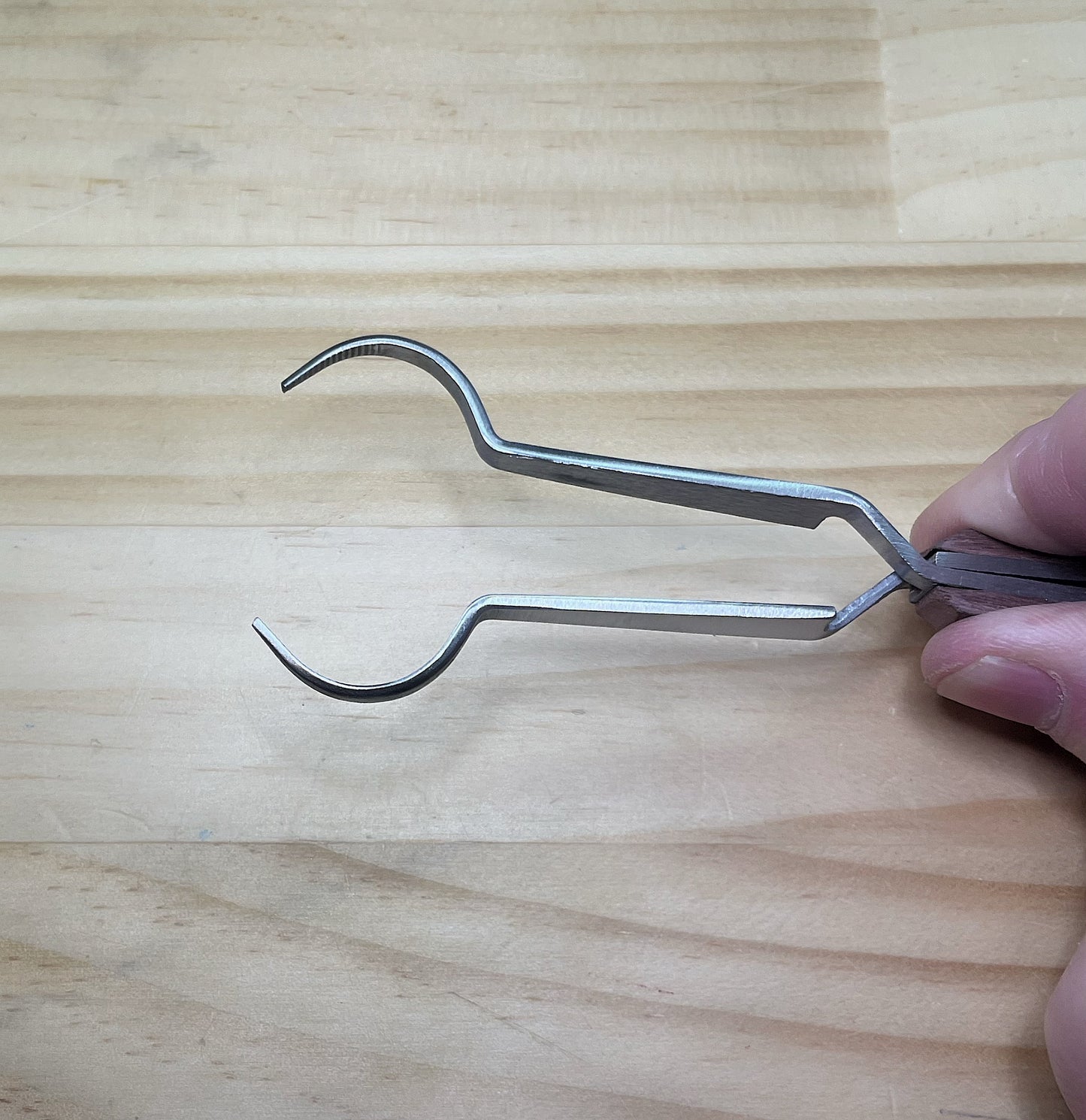Cross Locking Tweezers