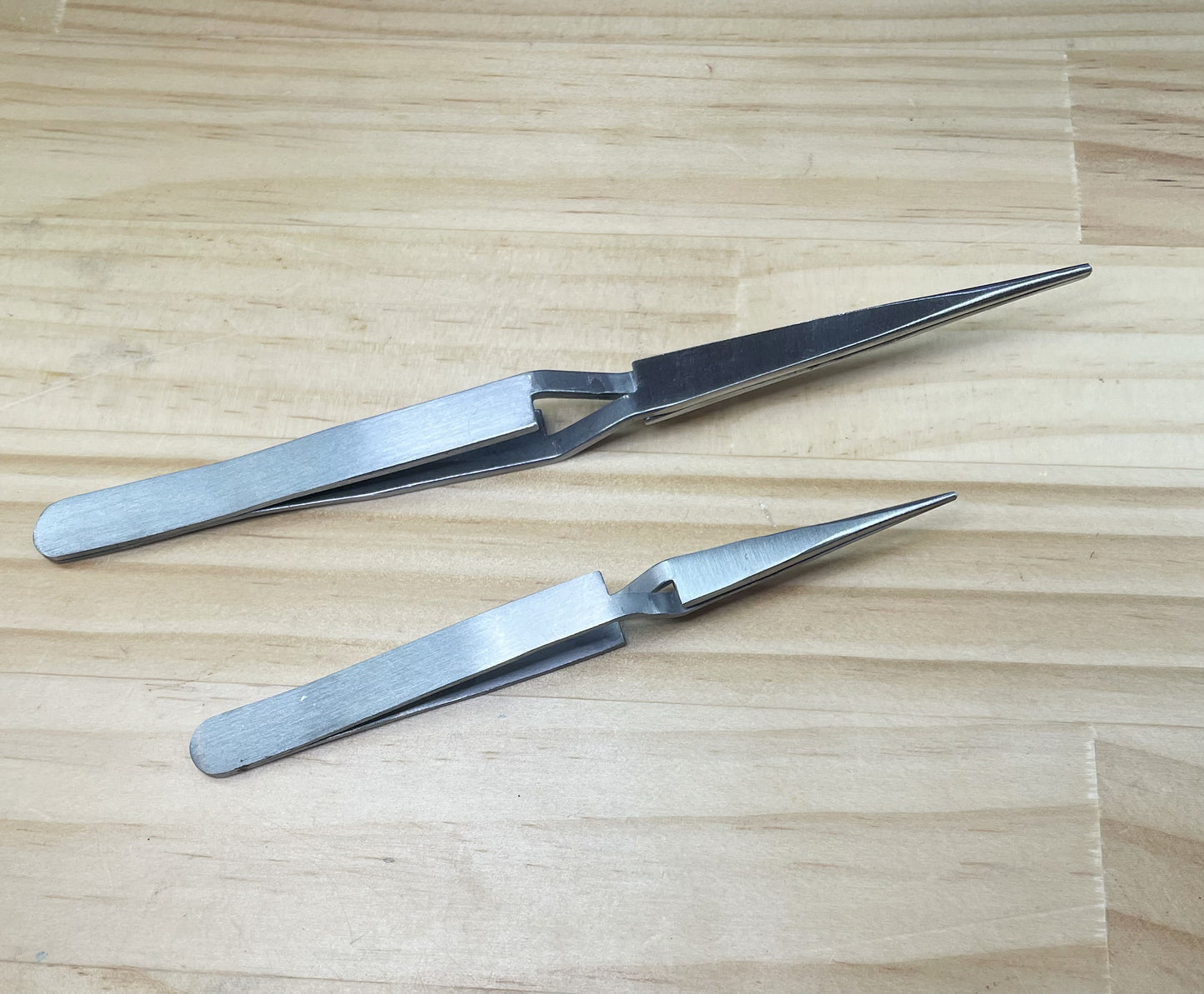 Cross Locking Tweezers