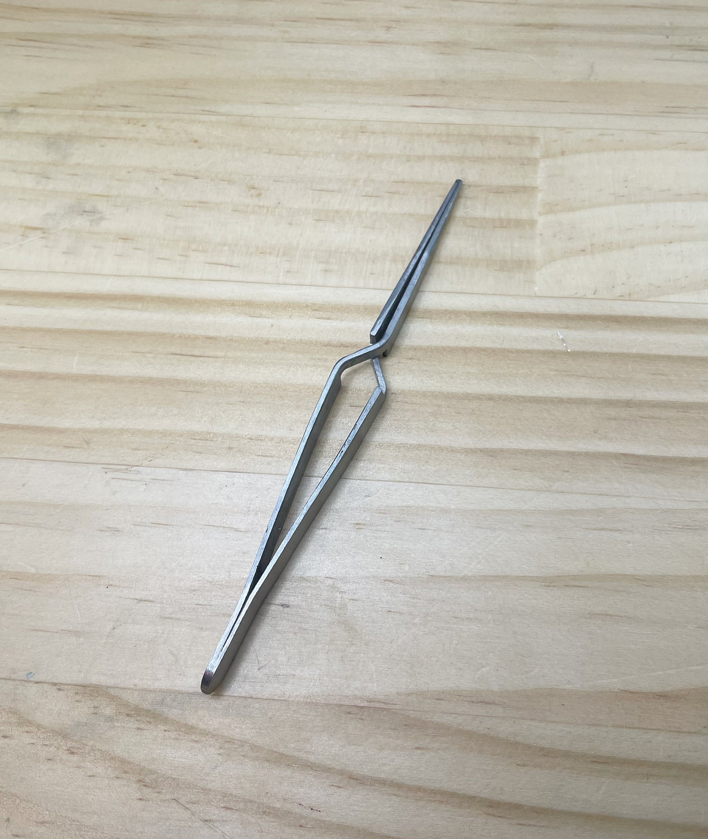 Cross Locking Tweezers