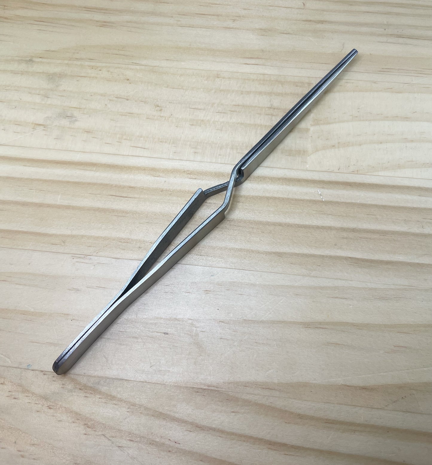 Cross Locking Tweezers