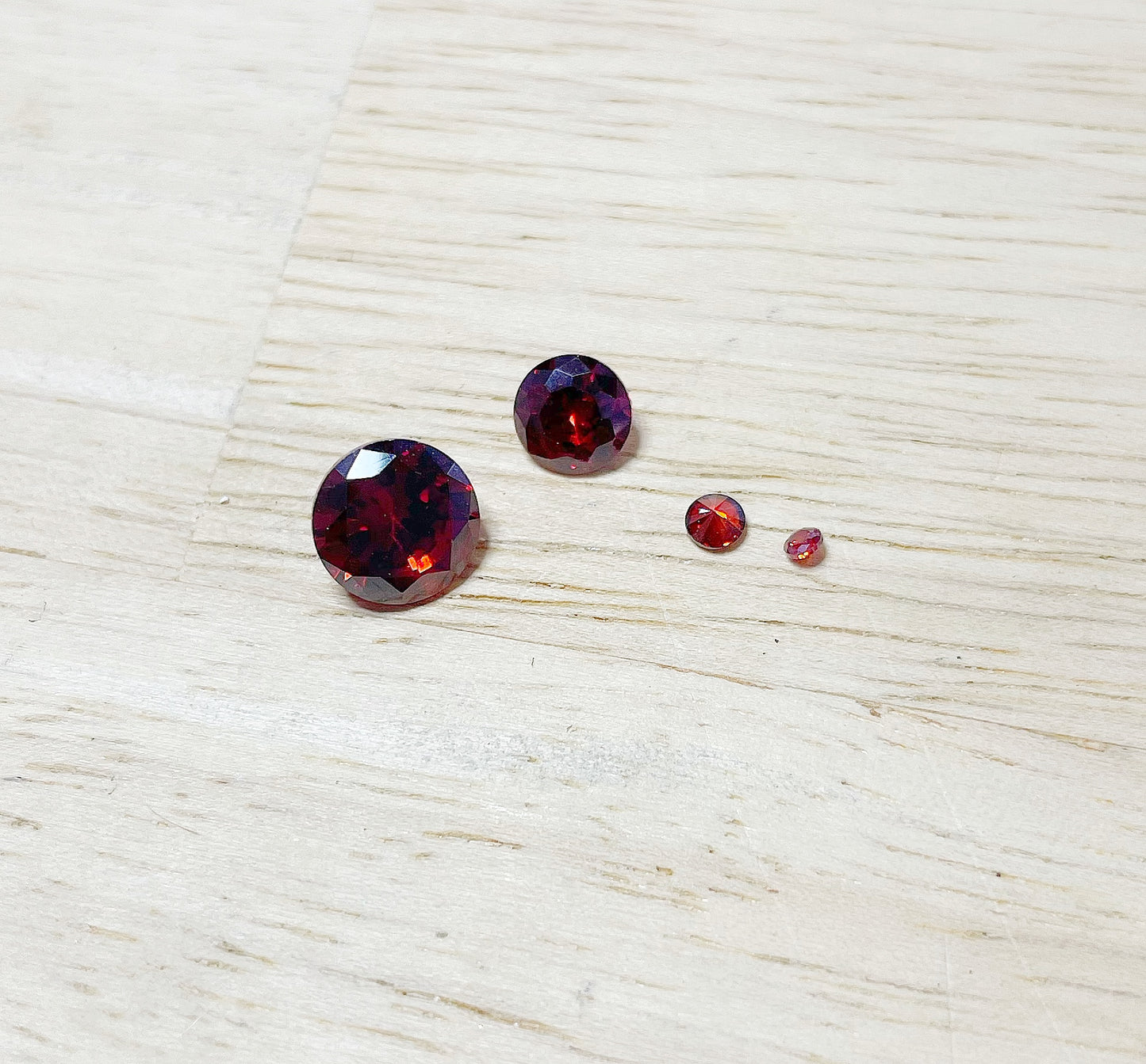 Cubic Zirconia - Garnet Red, Round