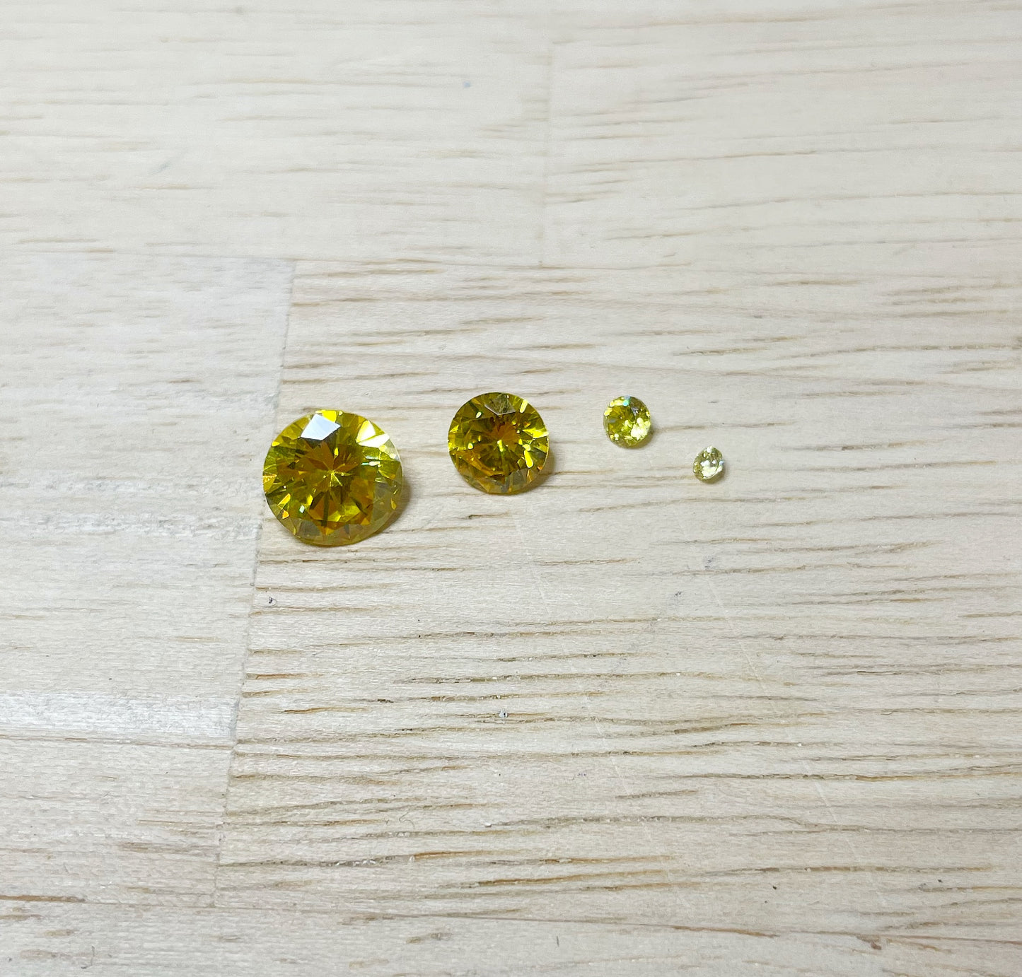 Cubic Zirconia -Golden Yellow, Round