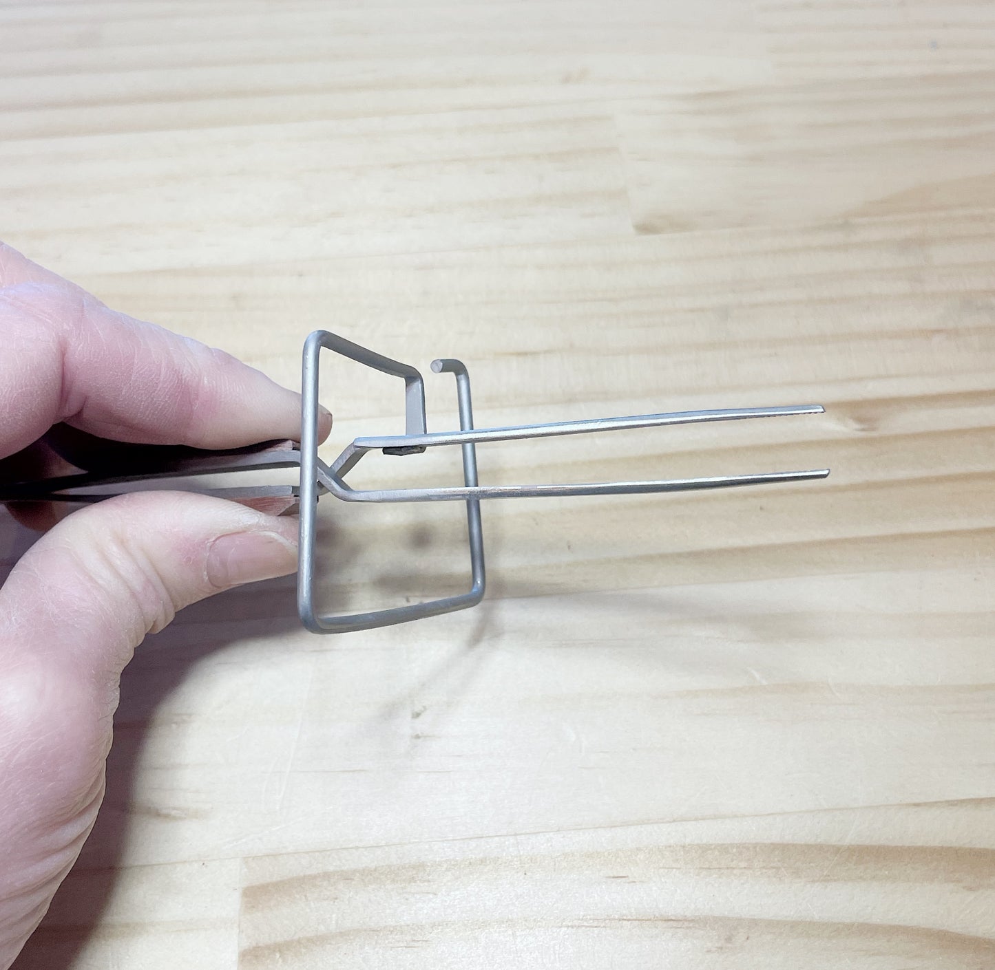 Cross Locking Tweezers With Stand